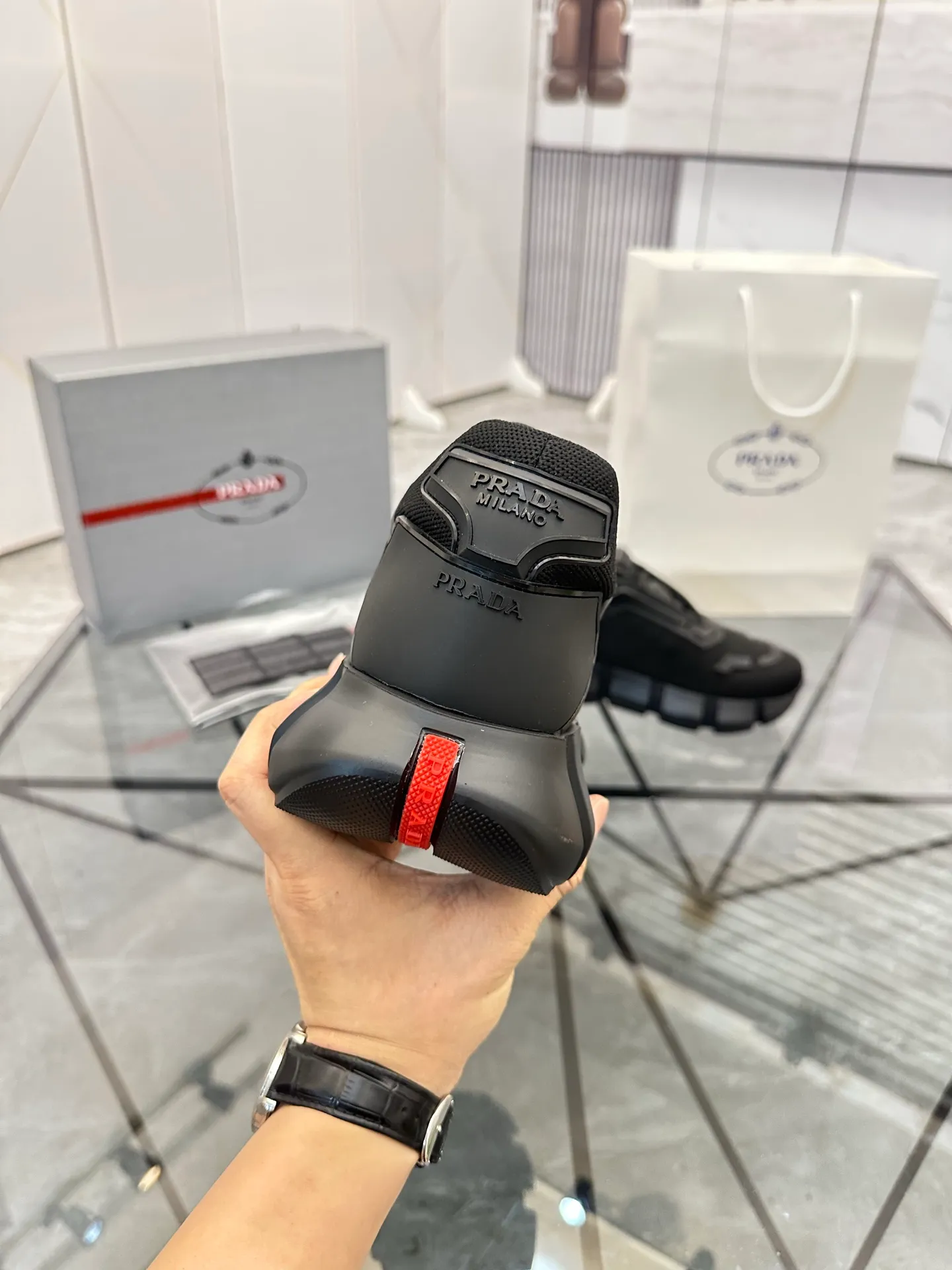 Men's shoes for sale 💰: 💰P580¥ High-end top quality Product trademark: Prada *"Prada*" low-top casual shoes Regular size: 38-45 (can be customized to 46) Product materials: imported breathable fly weave upper, professional glue-making process, breathable lining, cowhide foot pads, original ultra-light foam outsole. No.: 001